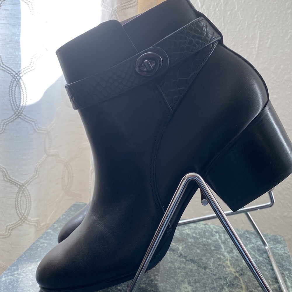 COACH BLACK ANKLE BOOTS🖤 - Picture 3 of 8